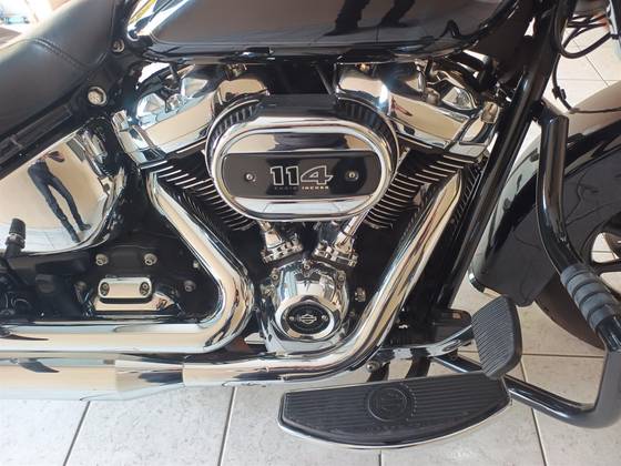 HARLEY-DAVIDSON SOFTAIL HERITAGE CLASSIC 114 HARLEY-DAVIDSON SOFTAIL HERITAGE CLASSIC 114